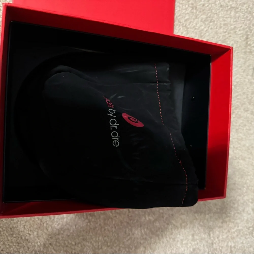 Beats Pro Over-Ear Headphones - Picture 5 of 11